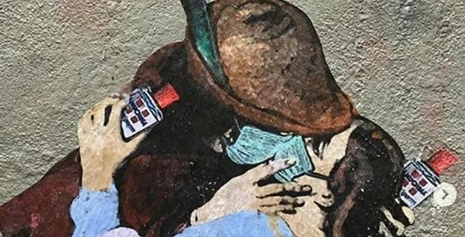 Coronavirus, il Governo vieta baci e strette di mano ma non solo: ecco le regole