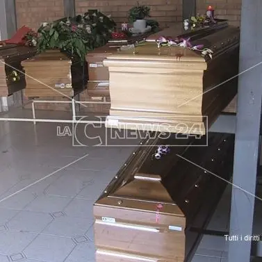 A Cosenza 50 salme parcheggiate nella camera mortuaria del cimitero