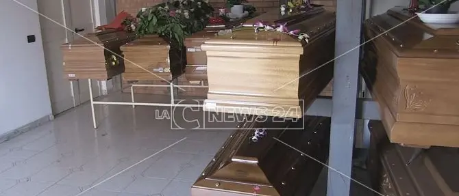 A Cosenza 50 salme parcheggiate nella camera mortuaria del cimitero