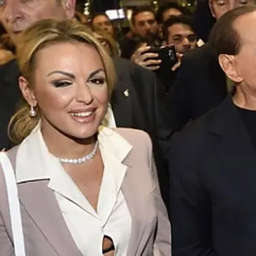 Addio alla Pascale, Berlusconi in Svizzera con la deputata calabrese Fascina