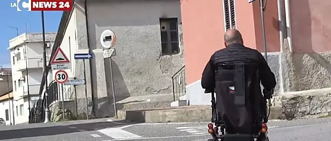«Briatico non è un paese per tutti», Comune “vietato” a chi è in sedia a rotelle