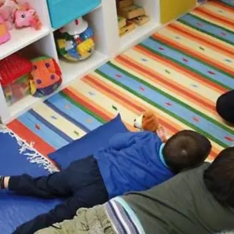 Chiusura scuole, caos nelle chat delle mamme calabresi: è caccia alla baby sitter