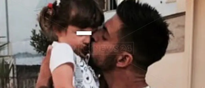 Martina scrive al papà volato in cielo troppo presto: «Da lassù mi guardi crescere»