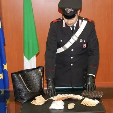 Cosenza, nascondeva cocaina per un valore di 50mila euro: arrestata