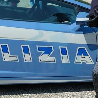 Lamezia, tenta di speronare l'auto della polizia e fugge: tossicodipendente in manette