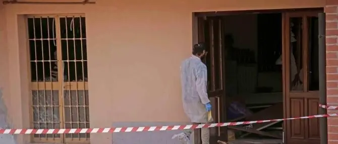 Bomba contro la casa di un commerciante modenese, indagati tre calabresi