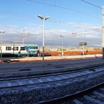 Uomo travolto e ucciso da un treno nel Catanzarese, circolazione in tilt