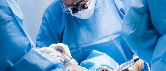 Ministro Boccia: «Dentista e parrucchiere, dentro uno per volta»