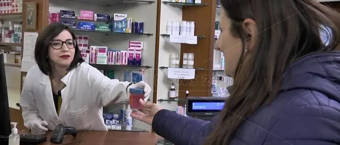 Disinfettante gratis, la farmacia di Soveria Simeri ne ha già distribuiti 20 litri