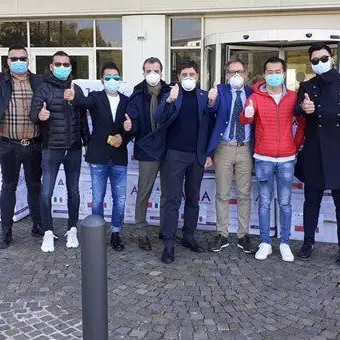 Coronavirus, imprenditori cinesi donano 1600 tute protettive alla Regione Calabria