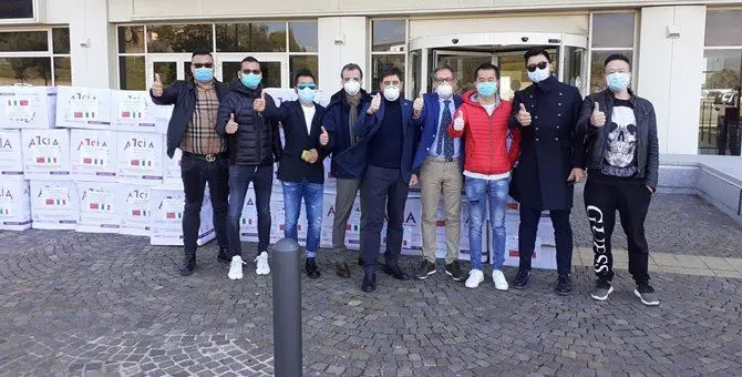 Coronavirus, imprenditori cinesi donano 1600 tute protettive alla Regione Calabria