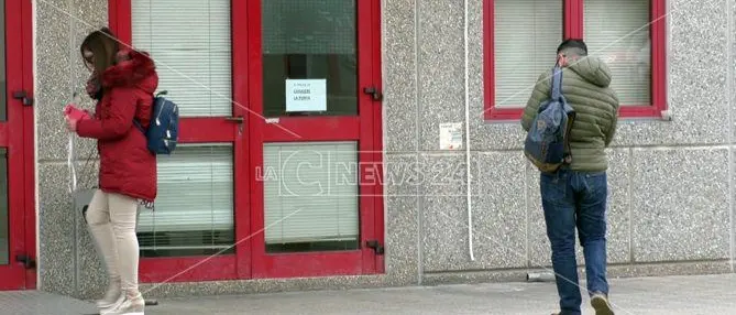 Call center calabresi aperti nonostante decreto, sindaci diffidano aziende