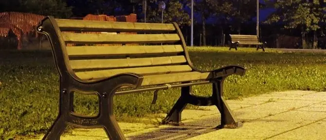 Coronavirus: seduti sulle panchine a chiacchierare, in sei denunciati a Corigliano