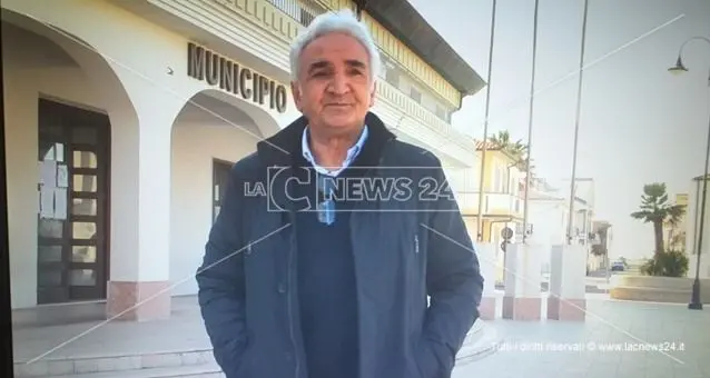 San Ferdinando, la tendopoli non chiude. Il sindaco: «Più regole per evitare contagi»