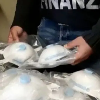 Mascherine da 35 centesimi rivendute a 15 euro, sequestri e denunce a Lamezia