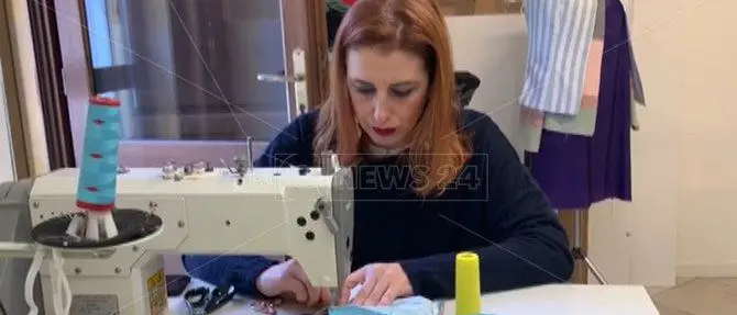 Boom di richieste per le mascherine create e donate dalla stilista Vera Stella