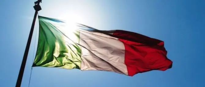 Coronavirus, Conte: «Italiani uniti in questa dura prova. Sventoliamo il Tricolore»