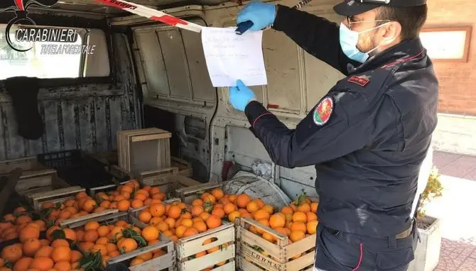 In giro a vendere arance nonostante il Decreto coronavirus, denunciati