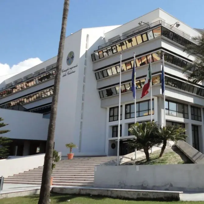 Consiglio regionale Calabria, non si riesce a iniziare: nuovo rinvio