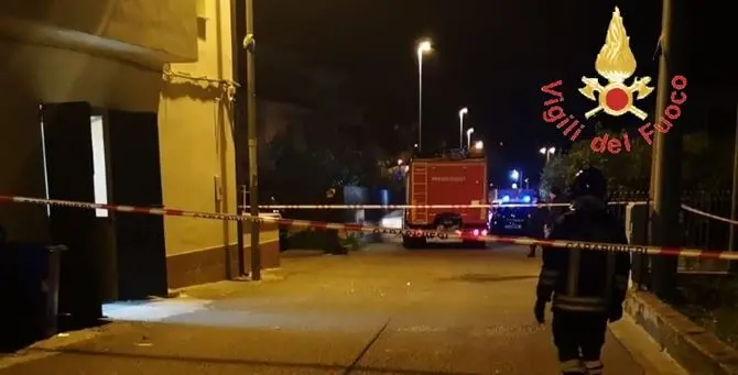 Lamezia, attentato dinamitardo a un locale: il boato squarcia la notte