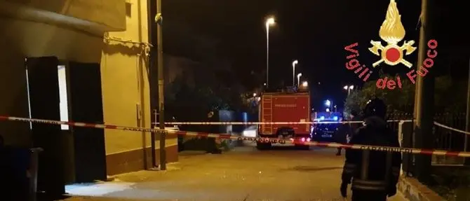 Lamezia, attentato dinamitardo a un locale: il boato squarcia la notte