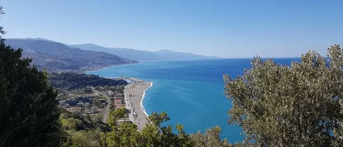 Coronavirus a Cetraro, il sindaco corre ai ripari e blinda la città per evitare nuovi contagi