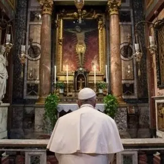 Papa Francesco: «L'emergenza sia di lezione, riscopriamo le piccole cose»