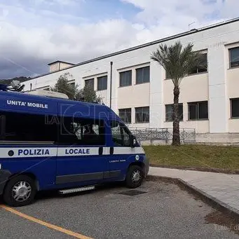 Lamezia, i sindacati: «Vigili al lavoro solo con mascherine conformi»