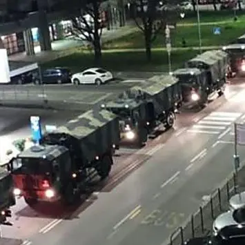 Coronavirus, a Bergamo troppi morti: l’esercito porta le bare fuori regione