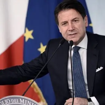 Coronavirus, Conte: «Il blocco totale e le scuole chiuse continueranno»