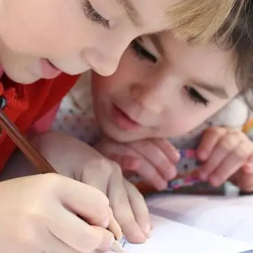 Scuole chiuse, congedo straordinario per i genitori: potrà essere retroattivo