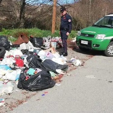 Abbandono di rifiuti in strada, ad Acri fototrappole inchiodano i lordazzi