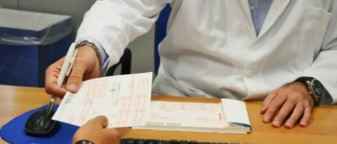 Coronavirus, la ricetta medica diventa virtuale: «Via email o whatsapp»