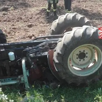 Lamezia Terme, un 40 enne muore schiacciato da un trattore
