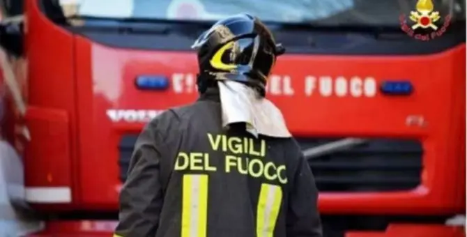 Cosenza, positivo al coronavirus un vigile del fuoco: 57 colleghi in quarantena