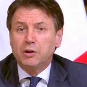 Coronavirus, Conte: «Chiudiamo tutte le attività, garantiamo solo i servizi essenziali»