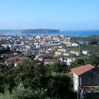 Coronavirus, chiusa anche Praia a Mare: strade bloccate da barriere di cemento