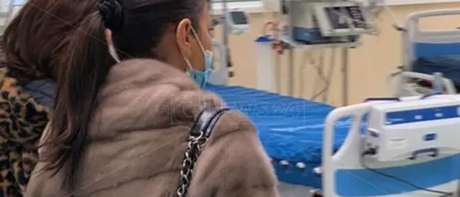 Coronavirus a Catanzaro, Santelli visita il nuovo reparto del policlinico