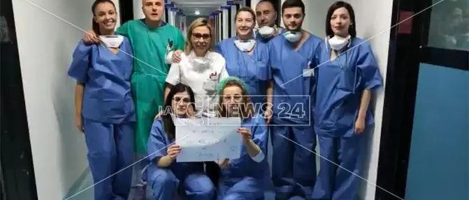 Catanzaro, il video-appello degli infermieri: «Noi restiamo in corsia, tu a casa»