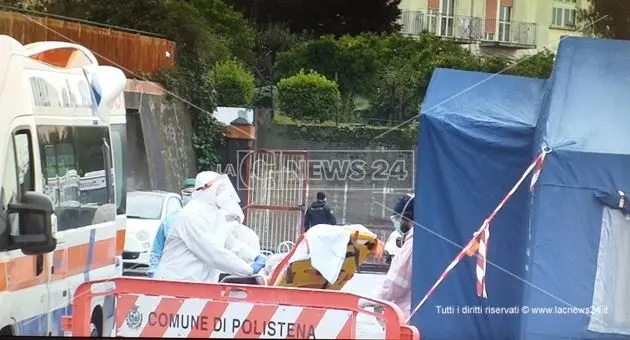 Polistena, per ore nel pre-triage con un edema polmonare in attesa del tampone