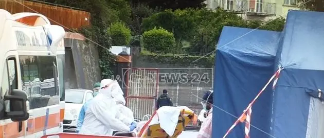 Polistena, per ore nel pre-triage con un edema polmonare in attesa del tampone