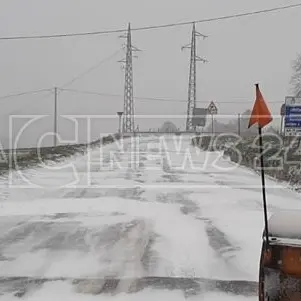 Neve di primavera, provincia di Cosenza imbiancata e temperatura in calo: foto