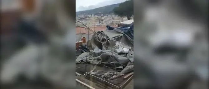 Maltempo, all'ospedale di Paola il vento distrugge la tenda pre triage