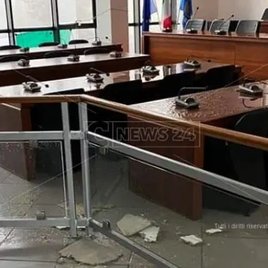 Maltempo a San Giovanni in Fiore, danni al palazzo comunale