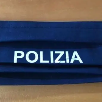 Serra San Bruno, mascherine artigianali donate ai poliziotti del commissariato