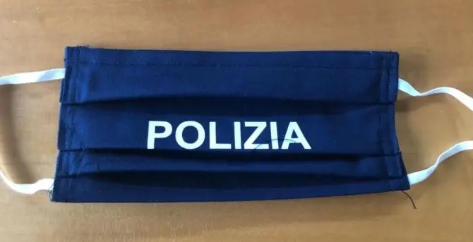 Serra San Bruno, mascherine artigianali donate ai poliziotti del commissariato