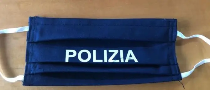 Serra San Bruno, mascherine artigianali donate ai poliziotti del commissariato