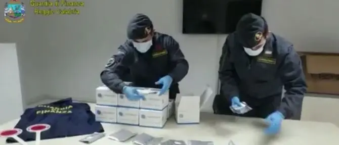 Sequestrati falsi kit per diagnosi del Covid-19 venduti da un centro analisi nel Reggino