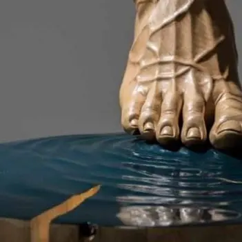 Coronavirus, una raccolta fondi e un'opera dello scultore Tropiano per il policlinico