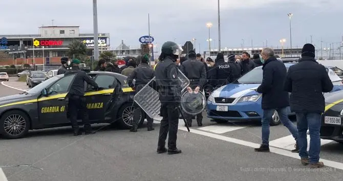 Siciliani bloccati agli imbarchi a Villa, faranno la quarantena nei loro comuni